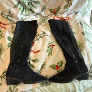 1. State Suede Black Knee-High Women's Boots